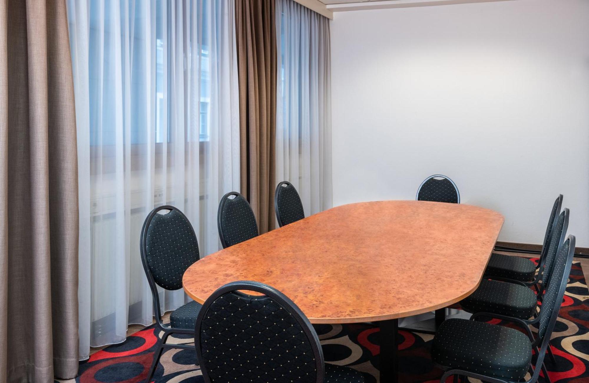Leonardo Westbahnhof Hotel 4*